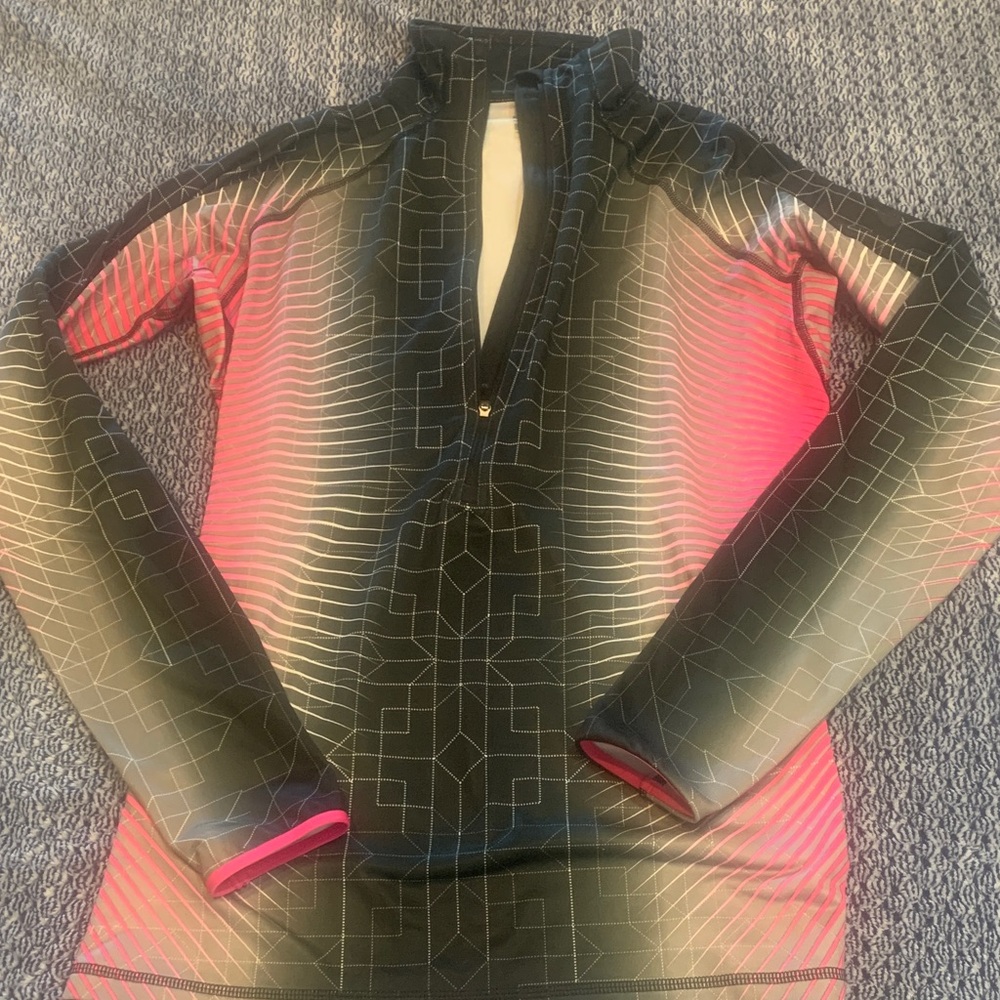Nike Black and White Geometric Long Sleeve pullover